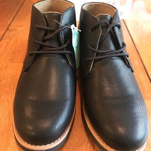 Boys size 4 Perry Ellis Dress shoe. Black. NWT